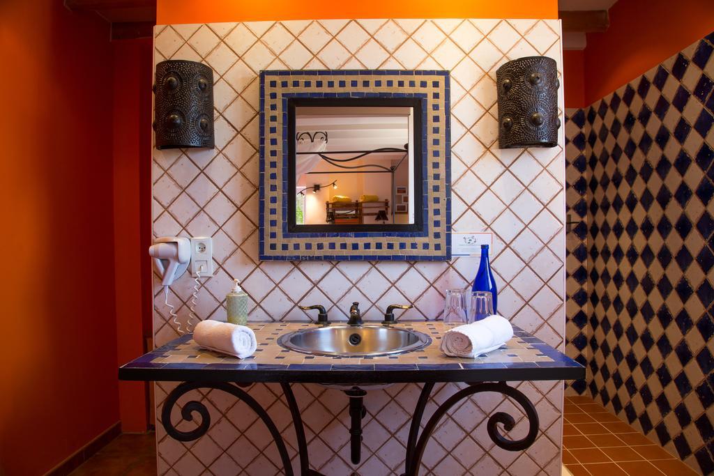 Chambres D Hotes Le Mas Julien Piscine Chauffee Adult Only Orange (Vaucluse) Quarto foto